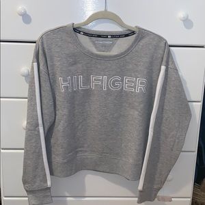 Tommy Hilfiger cropped sweatshirt!